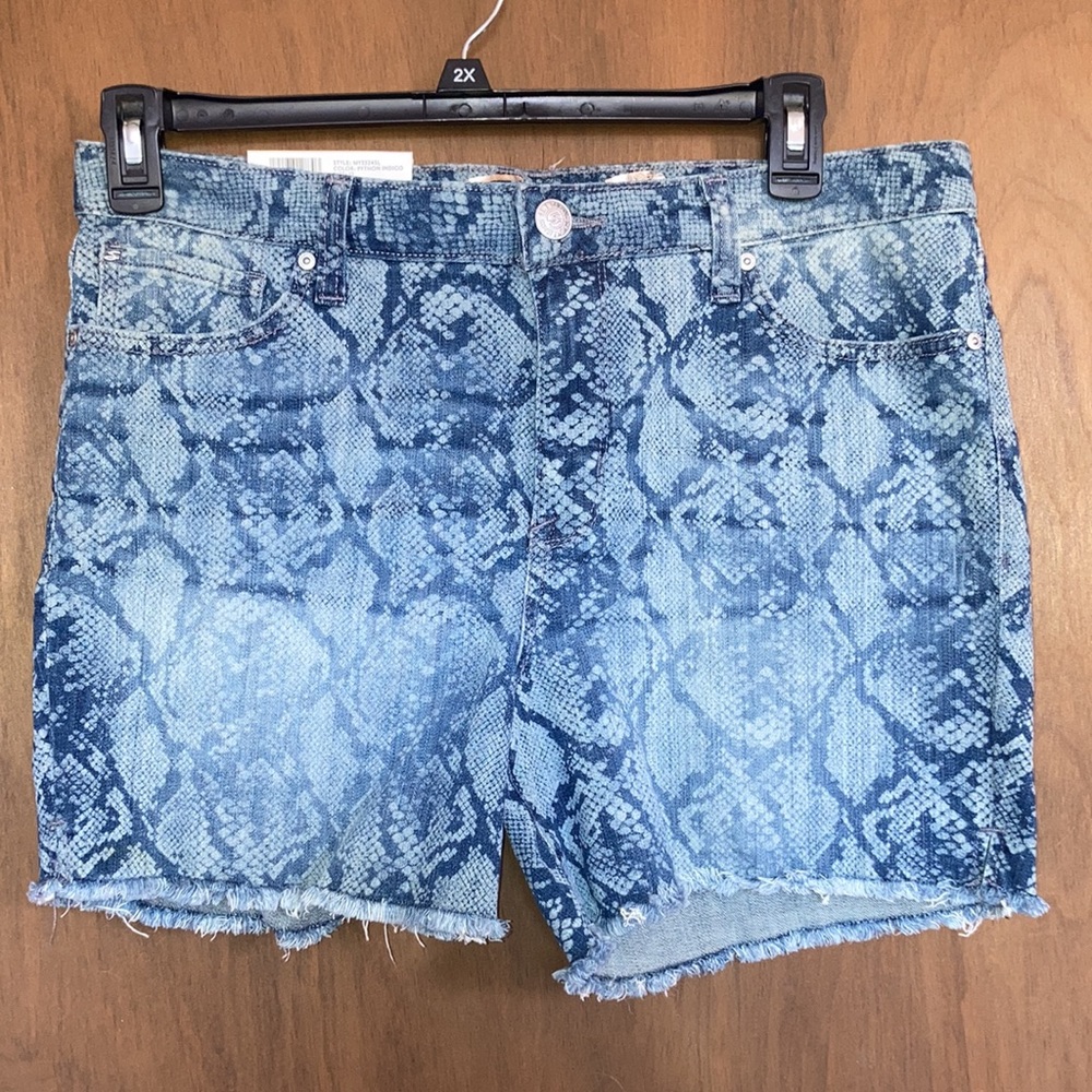 💜$15ifbundle3 Seven7 python print fray hem denim weekend short size 12 - Picture 7 of 17
